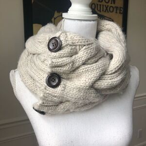Hema Cable Circle Scarf Button Detail